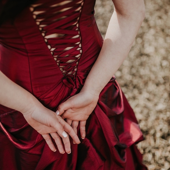 GRAD DRESS - Picture 2 of 4